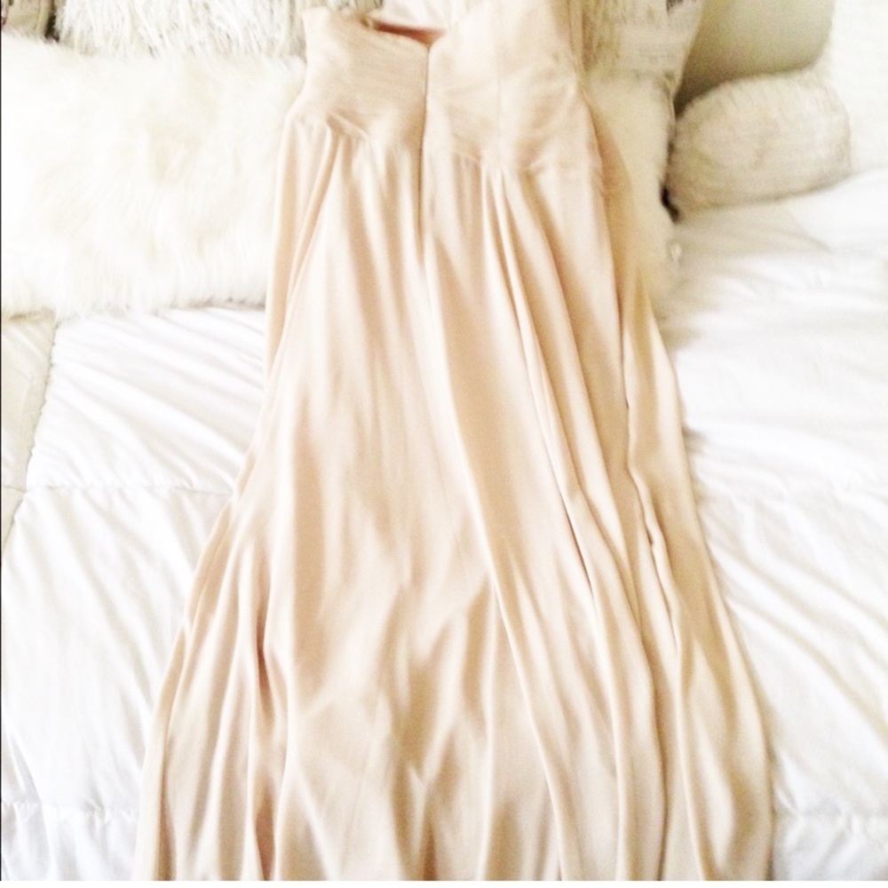 Like new Vera wang cream wedding dress size 4 - Picture 9 of 11